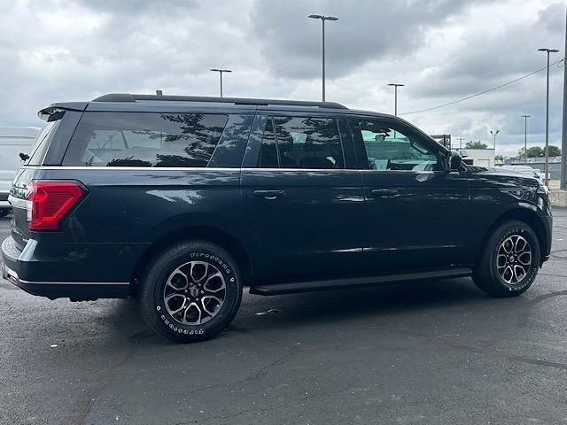 Used 2022 Ford Expedition Max XLT image 7