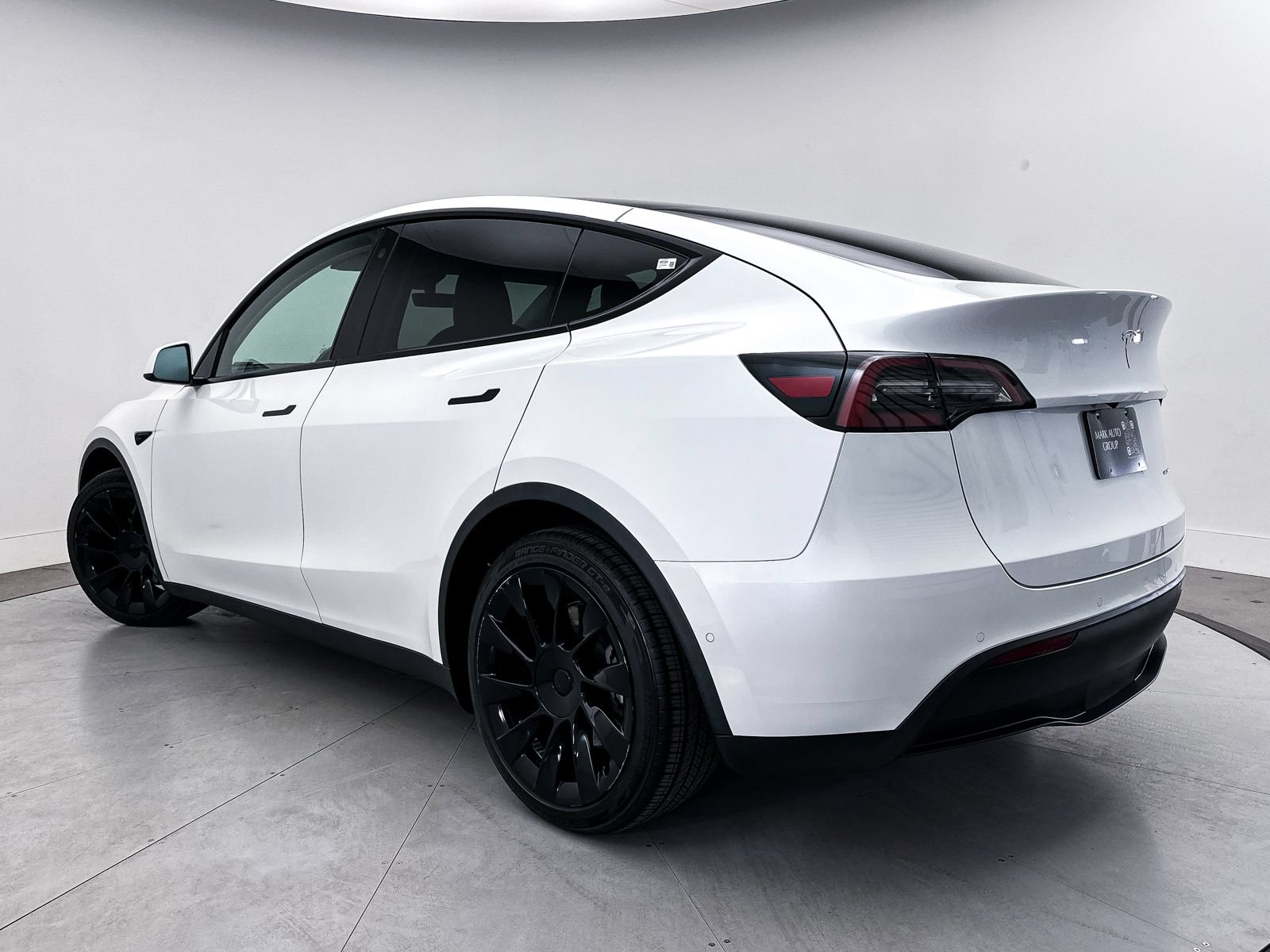Used 2021 Tesla Model Y Long Range AWD/4WD image 2