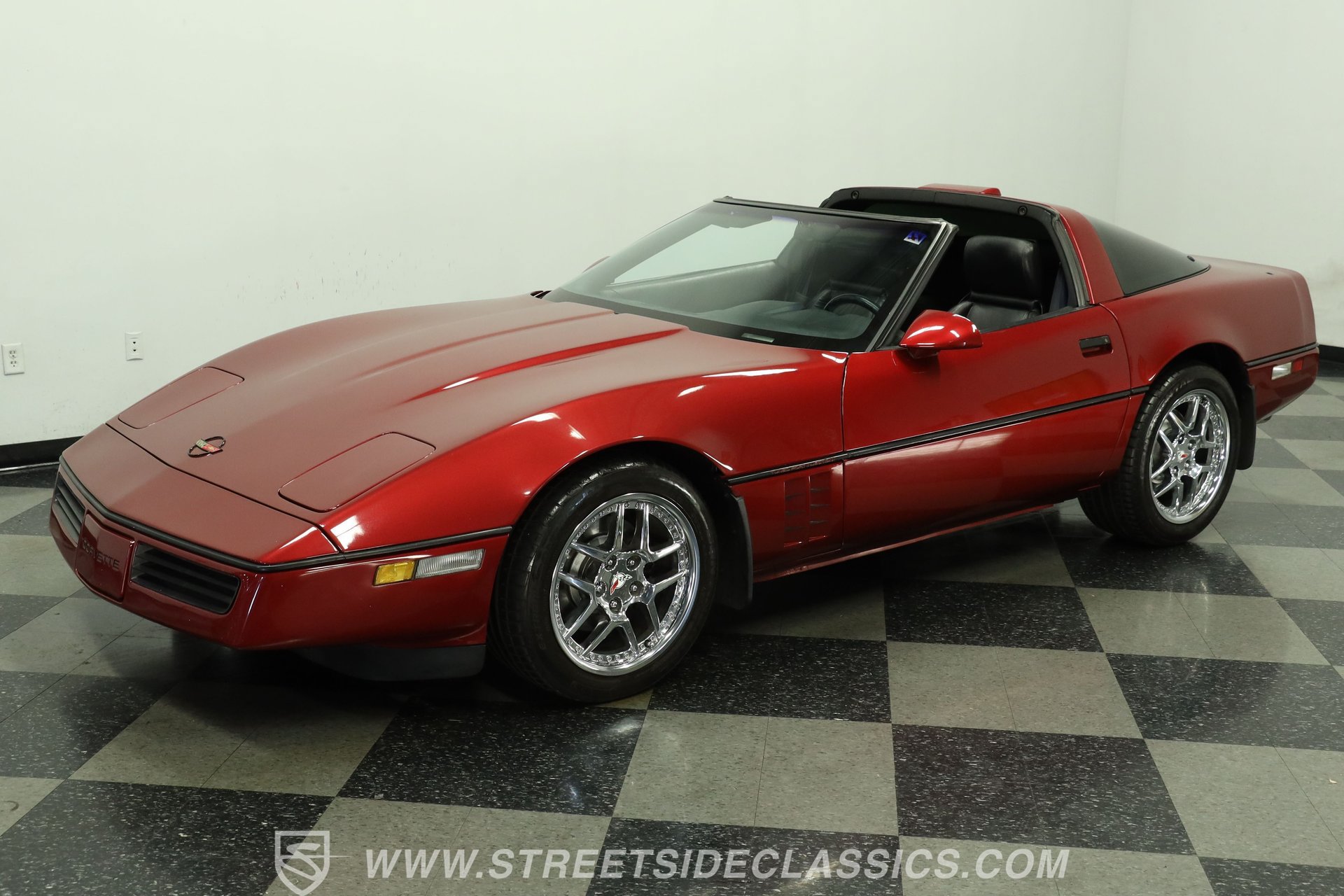 Used 1990 Chevrolet Corvette Coupe RWD image 6