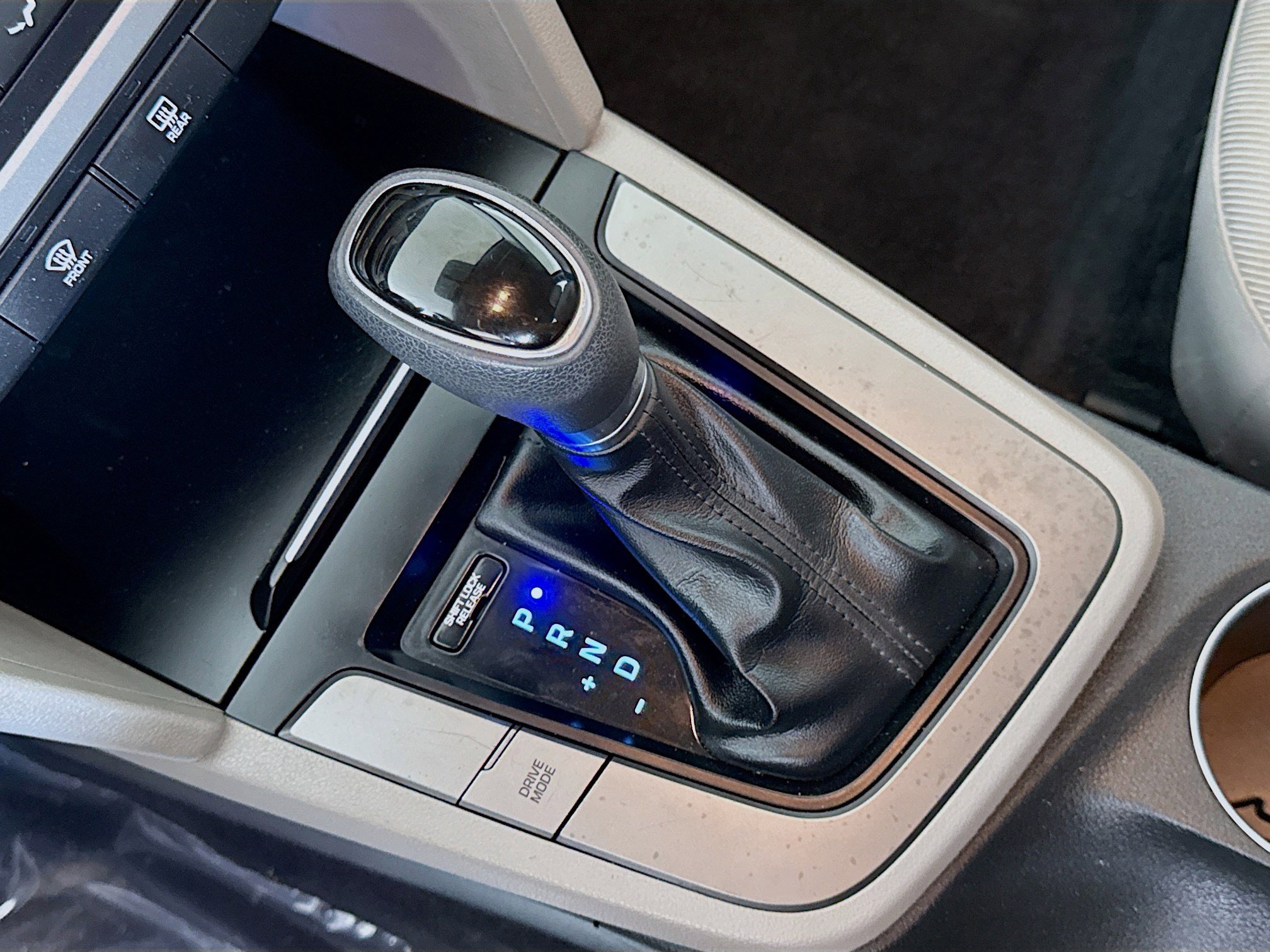 Used 2017 Hyundai Elantra SE image 19