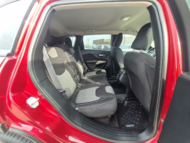 Used 2017 Jeep Cherokee Sport AWD/4WD image 13