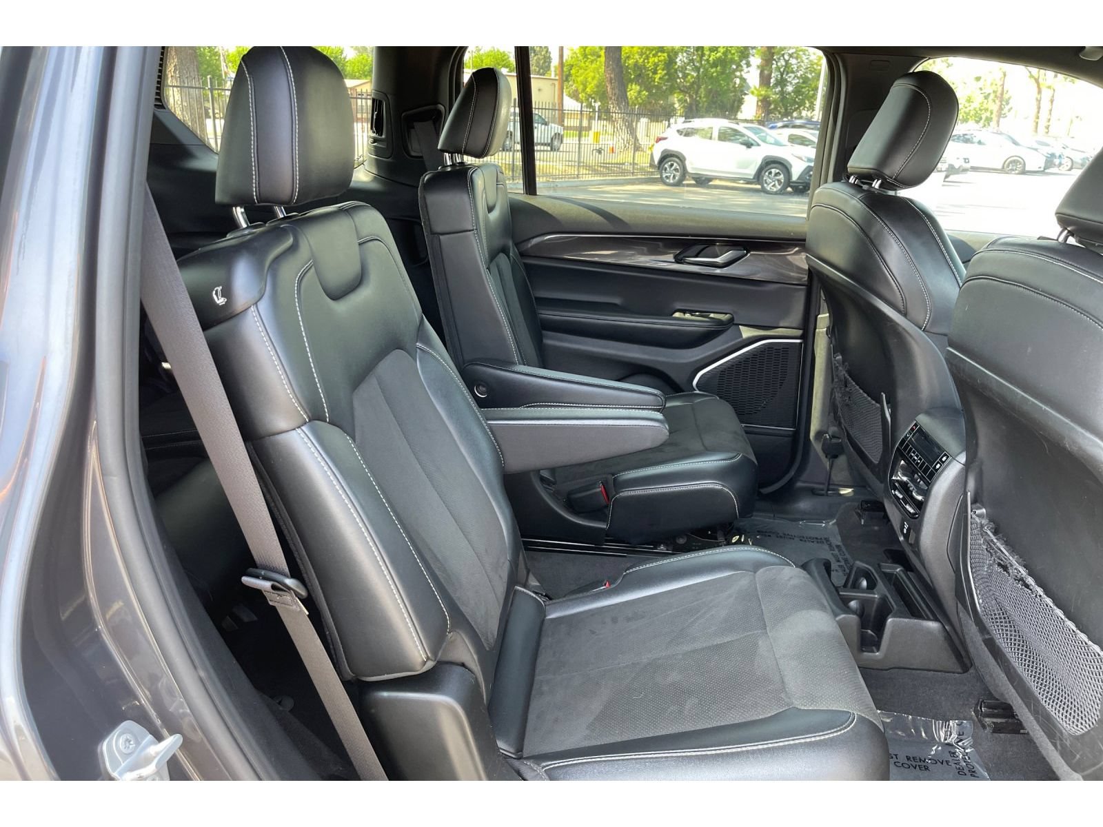 Used 2022 Jeep Grand Cherokee L Laredo RWD image 19