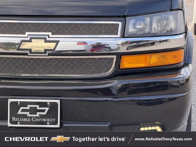 Used 2018 Chevrolet Express 2500 Extended w/ Enhanced Convenience Package RWD image 9