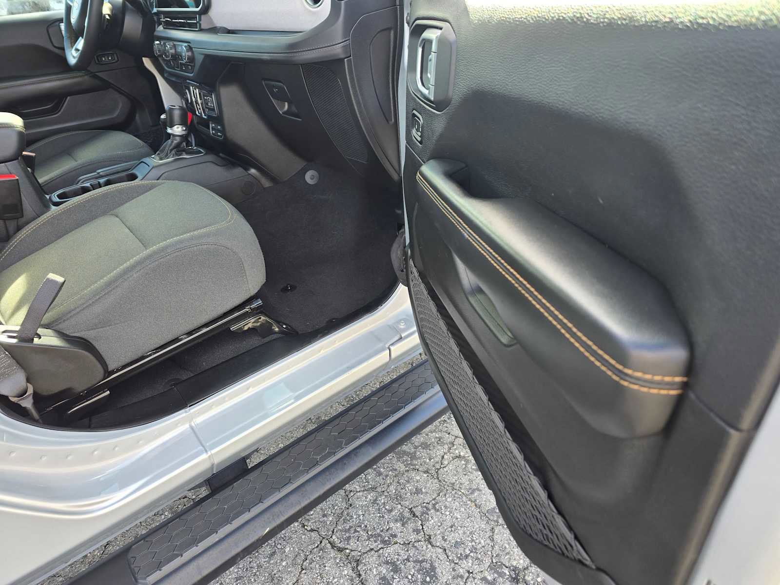 Used 2024 Jeep Wrangler Sahara image 10