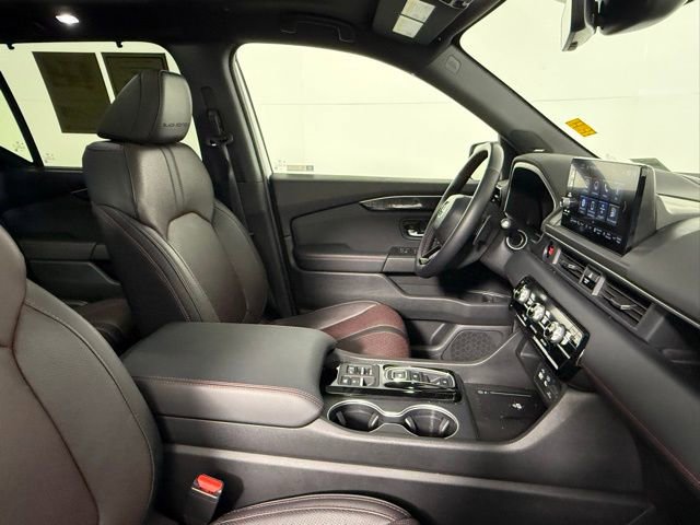 Used 2025 Honda Pilot Black Edition image 47