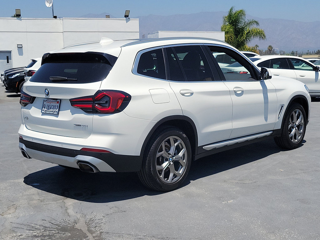 Used 2024 BMW X3 sDrive30i w/ Convenience Package RWD image 3