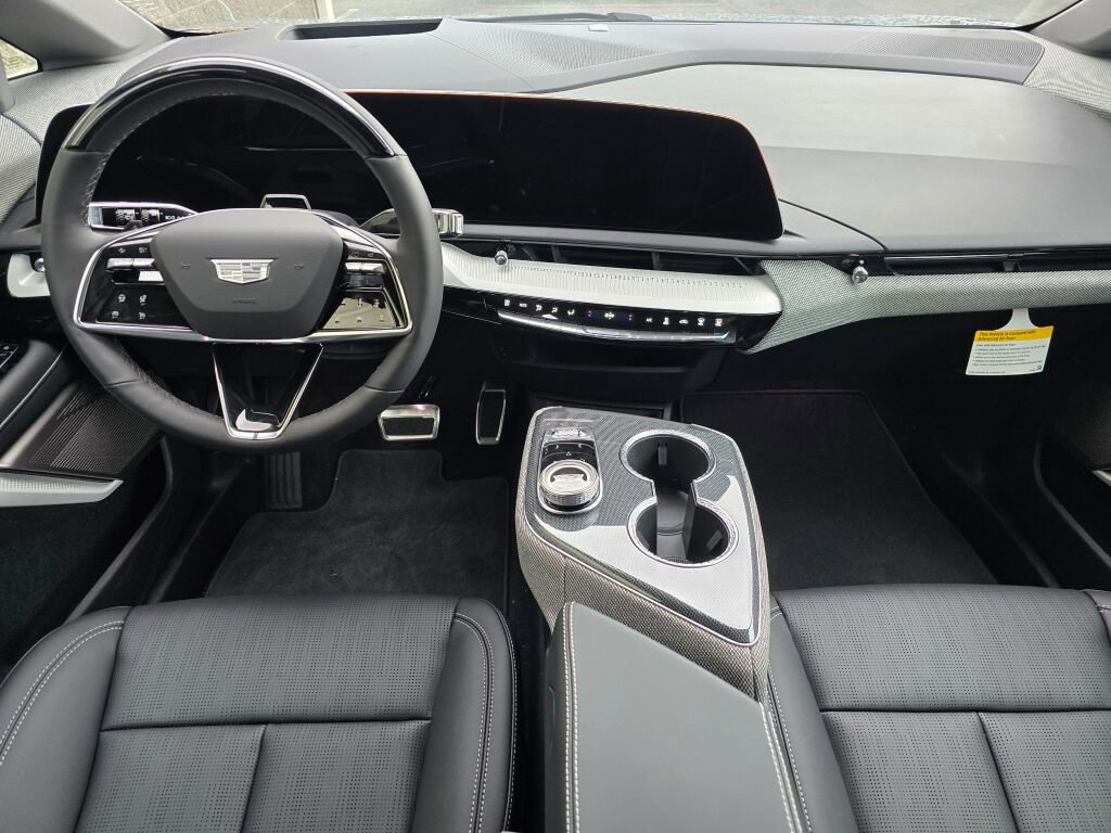 New 2026 Cadillac Optiq Luxury 2 image 18