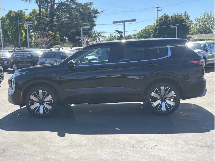 New 2026 Mitsubishi Outlander LE image 8