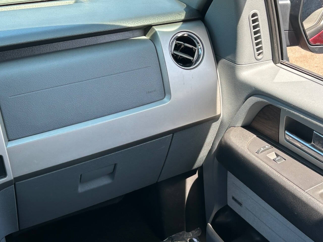 Used 2014 Ford F150 Lariat w/ Equipment Group 502A Luxury RWD image 17