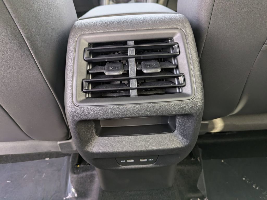 New 2026 Volkswagen Tiguan SE R-Line image 30