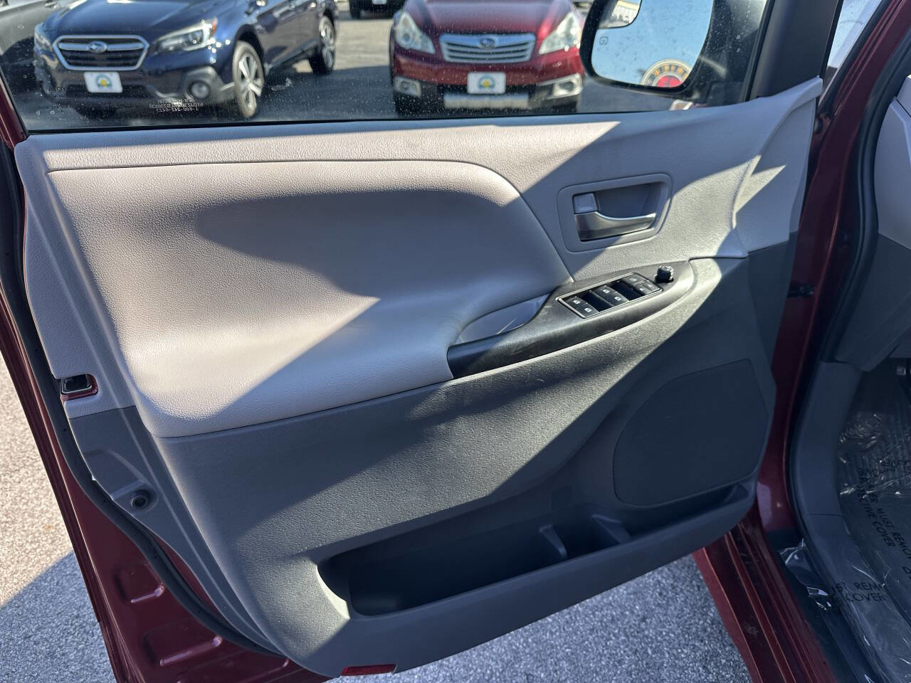 Used 2020 Toyota Sienna LE AWD/4WD image 12