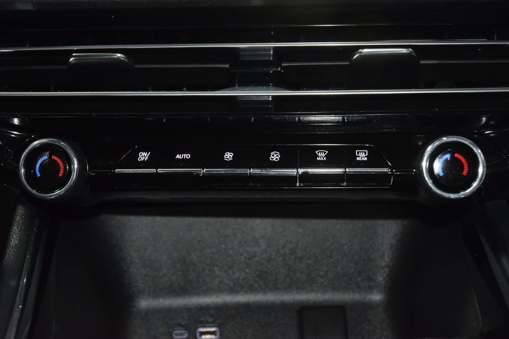 Used 2024 Chevrolet Traverse LT w/ Midnight/Sport Edition AWD/4WD image 32