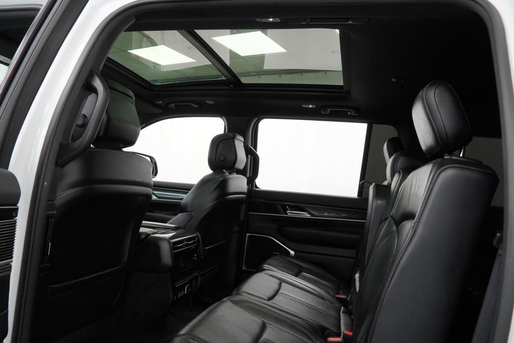 Certified 2023 Jeep Wagoneer 4WD w/ Premium Group I image 25