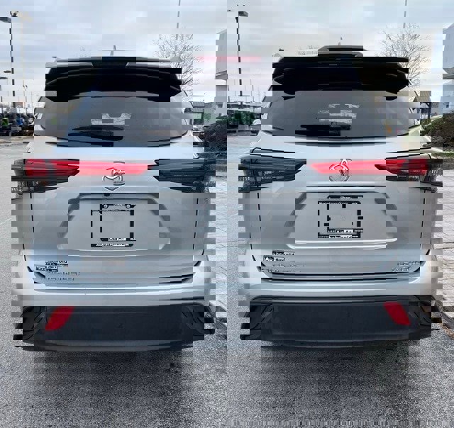 Used 2021 Toyota Highlander XLE image 7