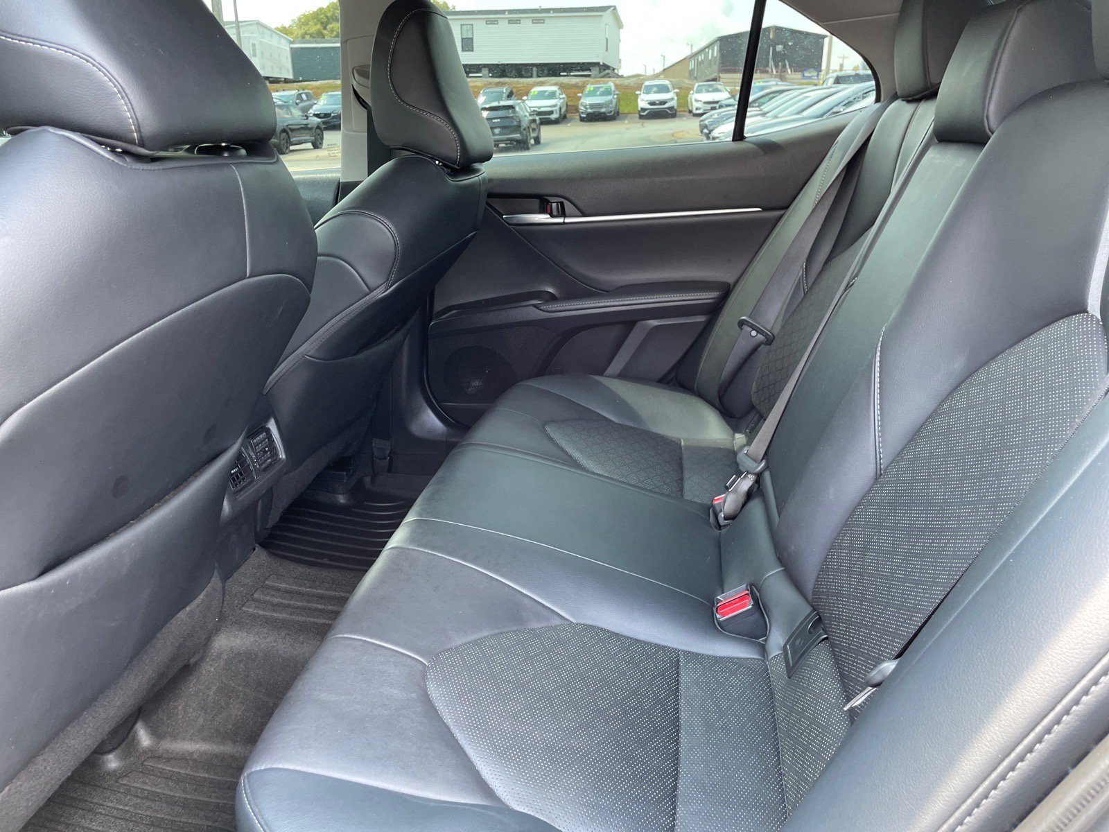 Used 2023 Toyota Camry XSE FWD image 9