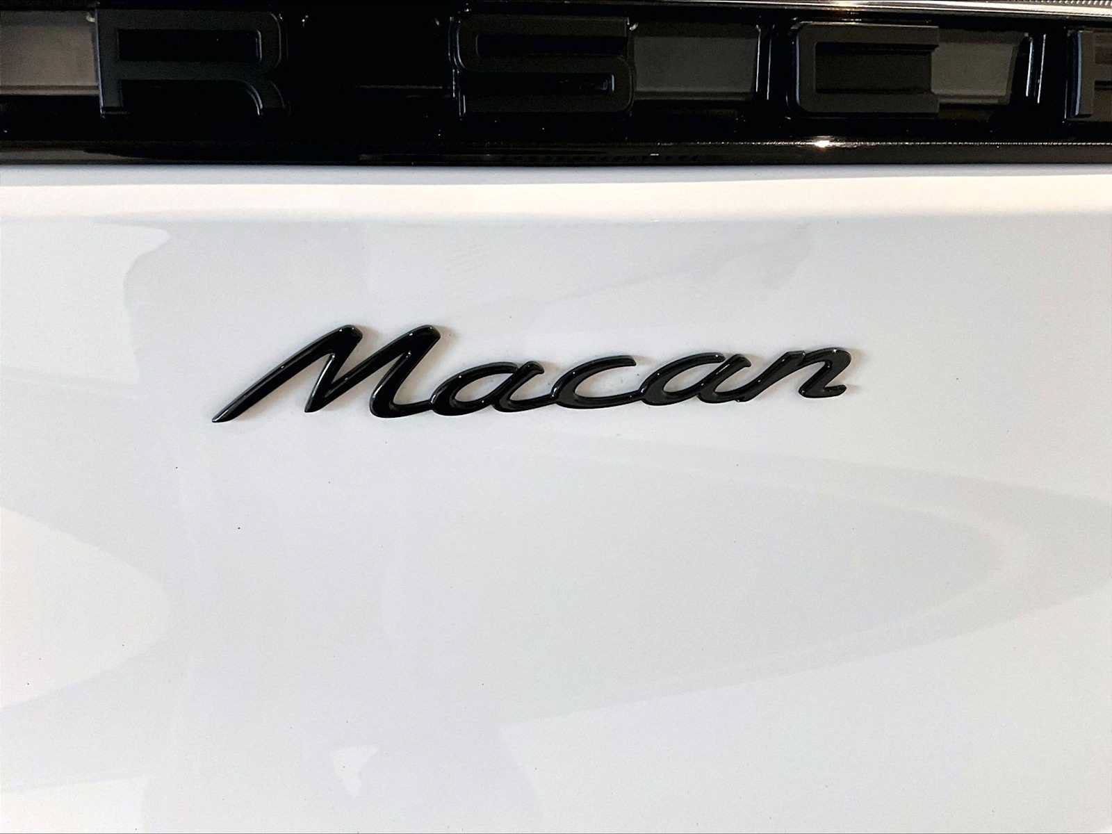 Used 2026 Porsche Macan AWD/4WD image 36