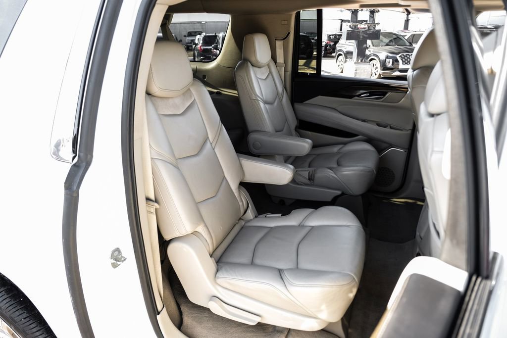Used 2020 Cadillac Escalade ESV Premium Luxury image 37