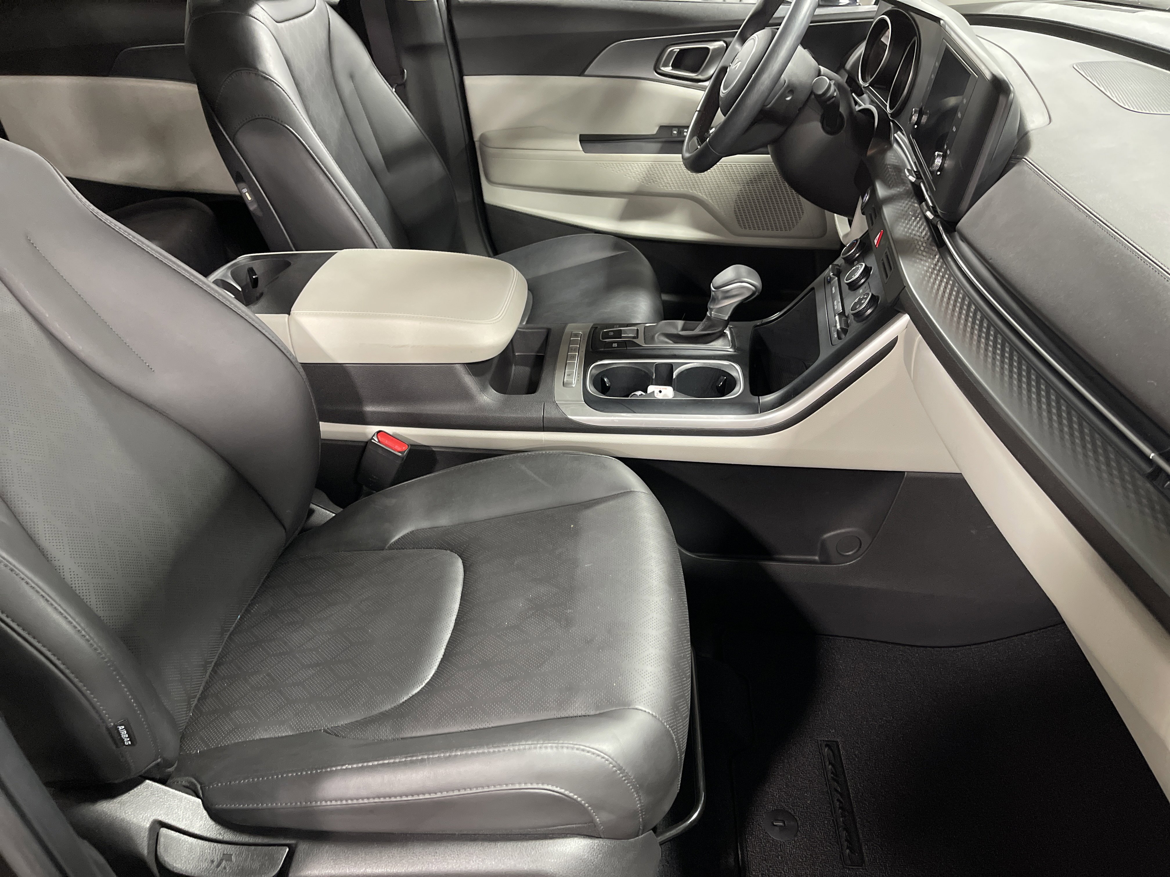 Used 2023 Kia Carnival LX image 14