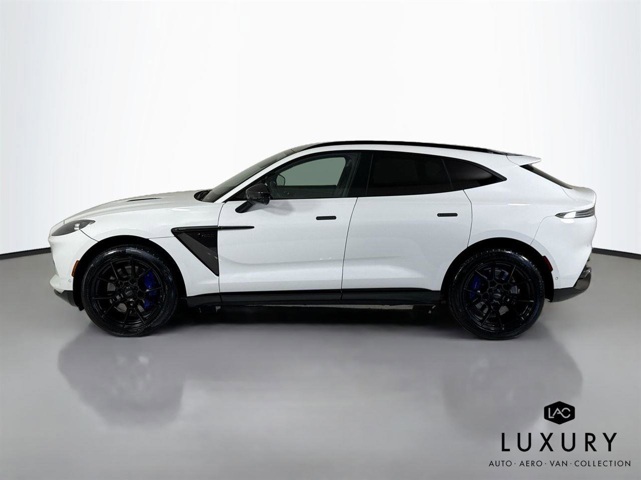 Used 2021 Aston Martin DBX image 9