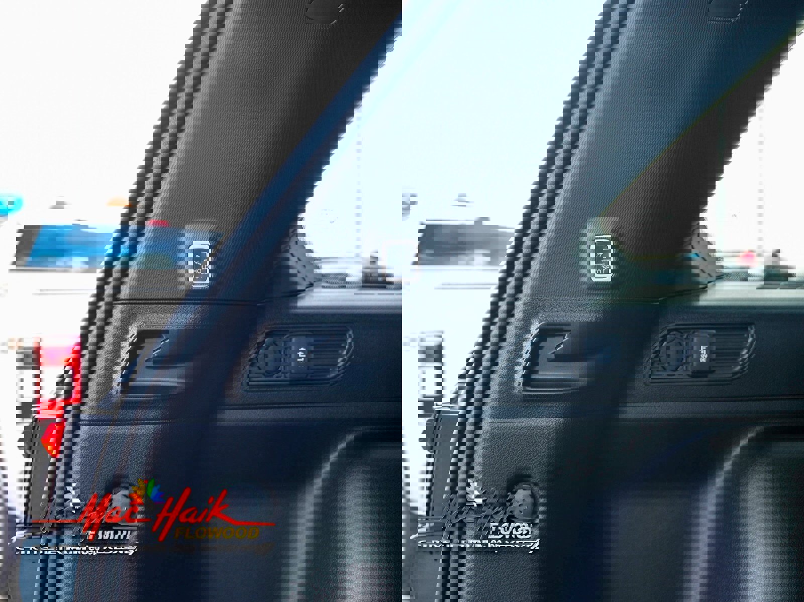 Used 2024 Jeep Grand Cherokee Limited w/ Black Appearance Package image 10