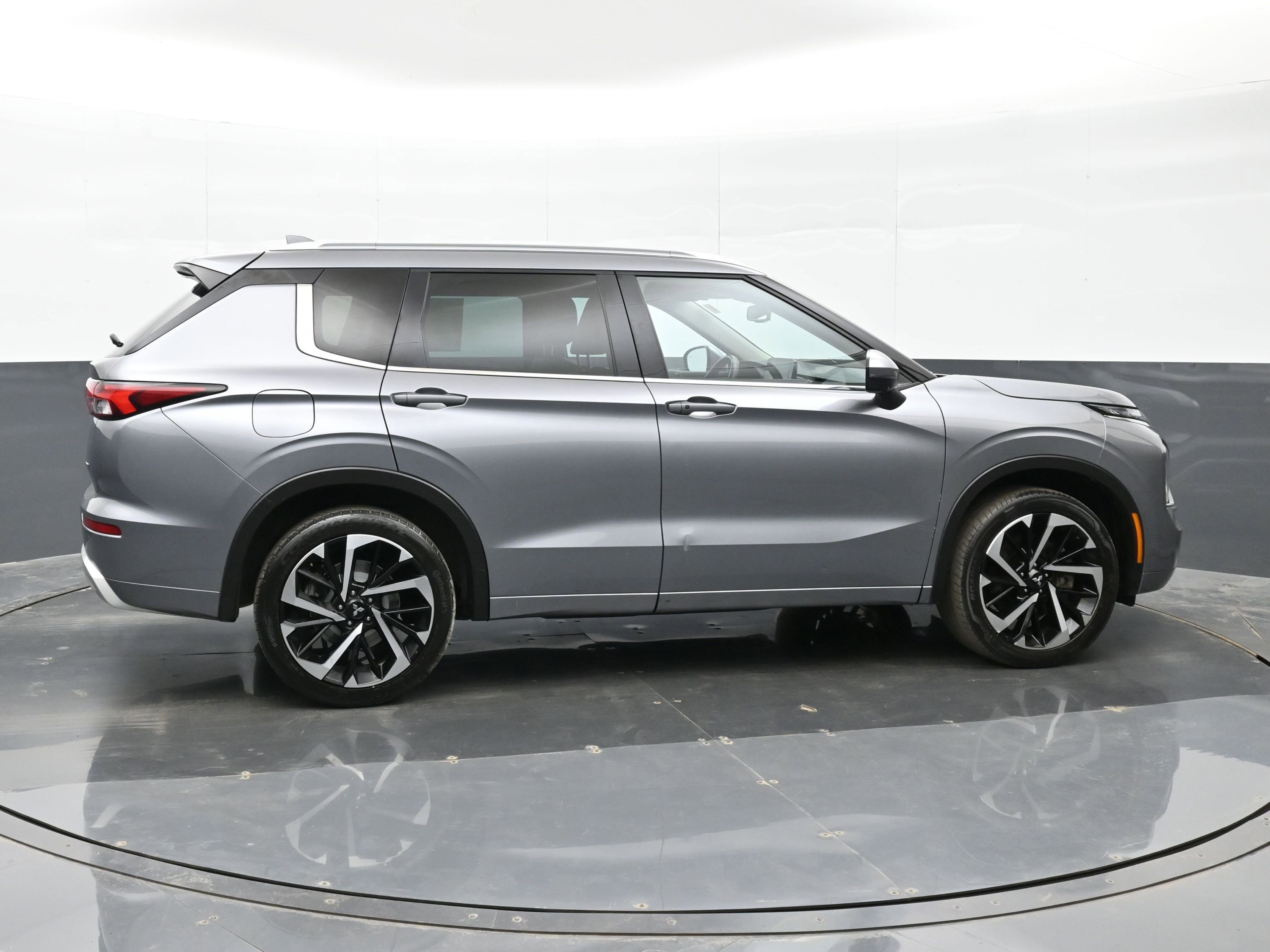 Used 2022 Mitsubishi Outlander SEL image 5