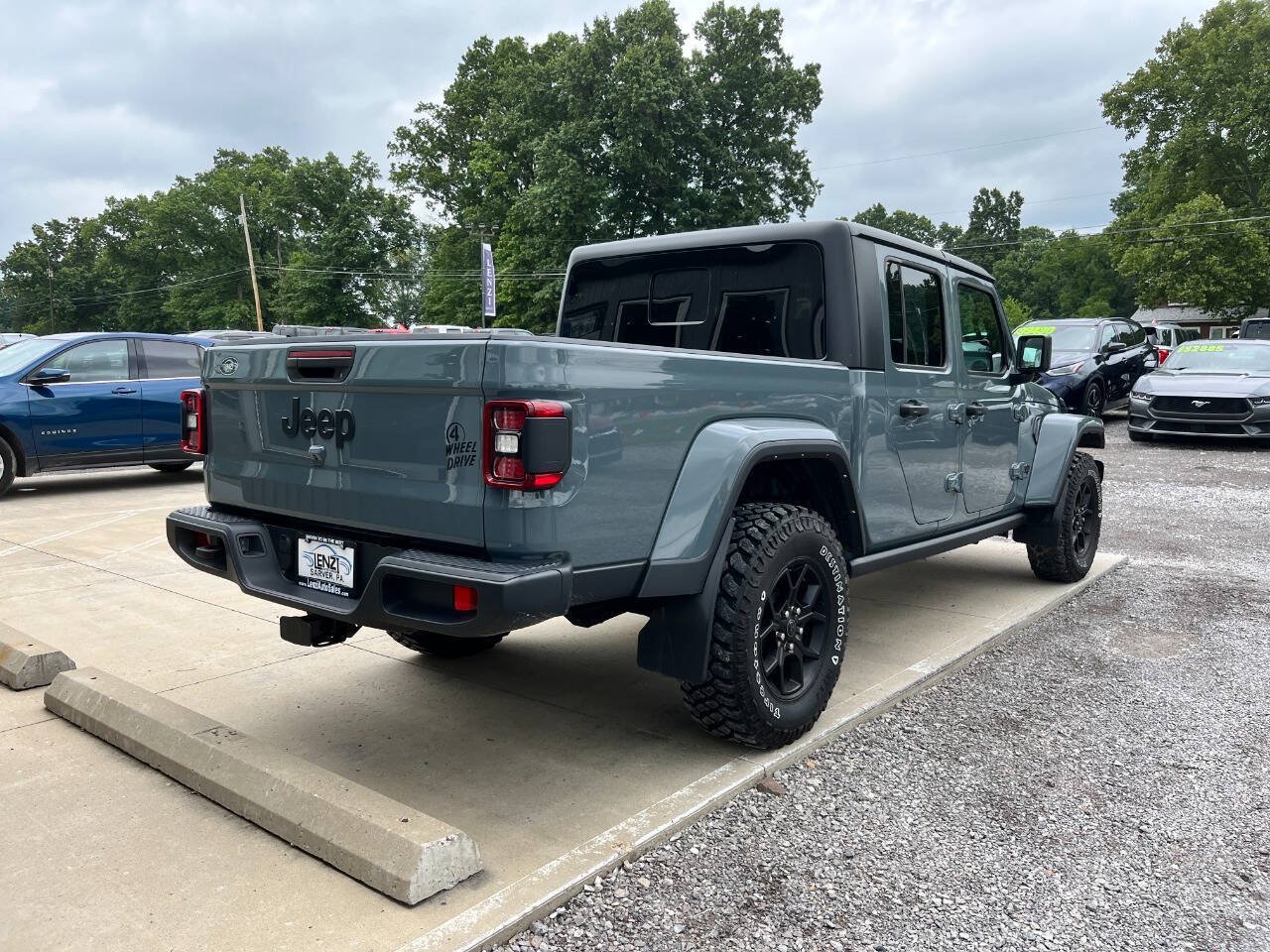 Used 2024 Jeep Gladiator Sport AWD/4WD image 8