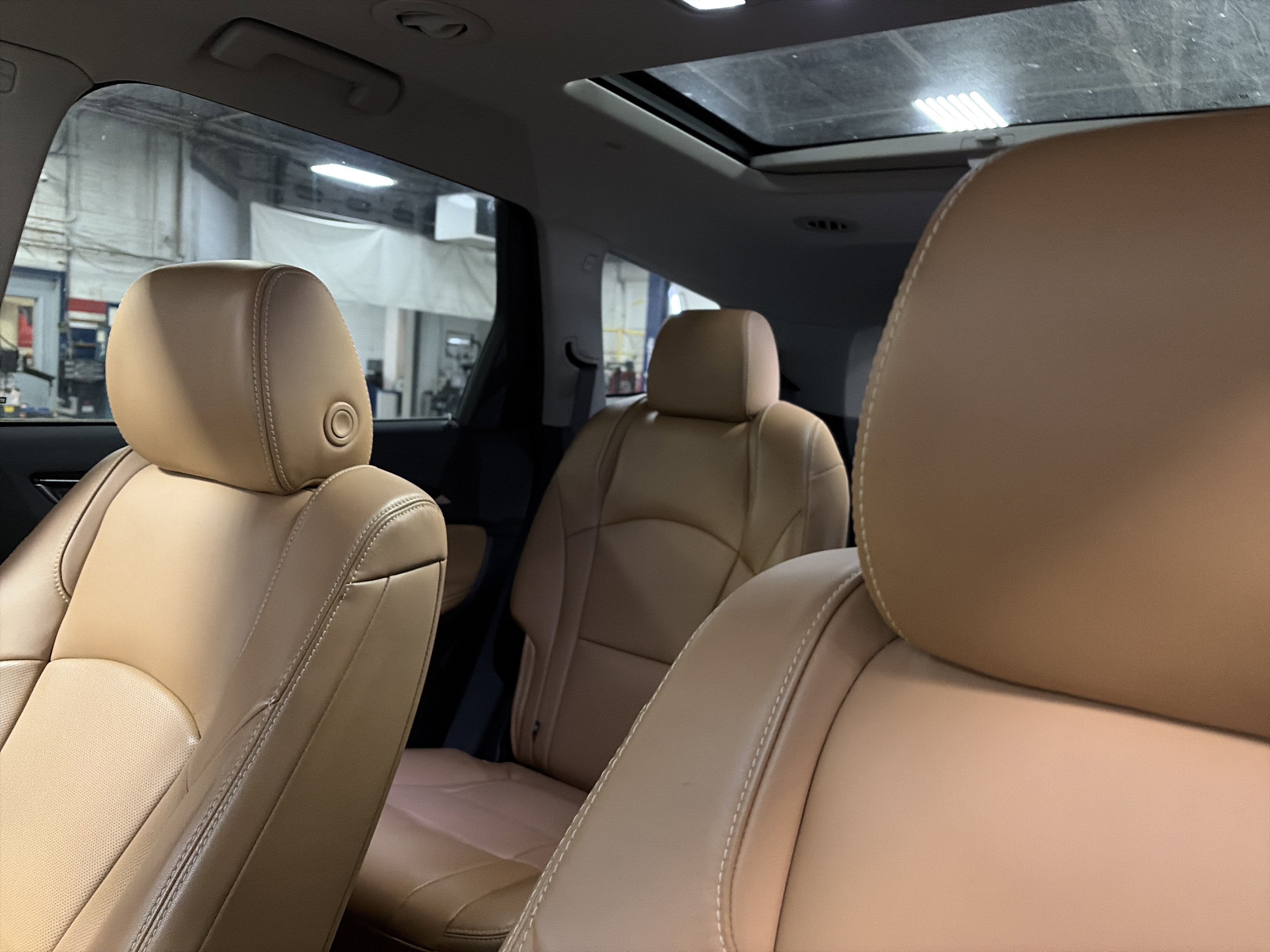 Used 2019 Buick Enclave Essence AWD/4WD image 12