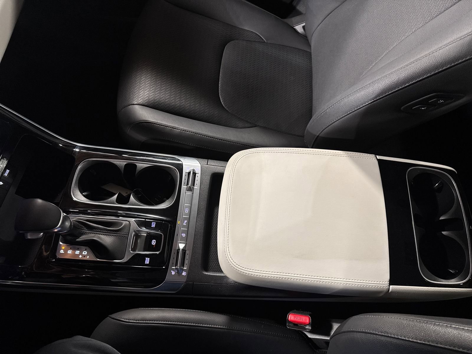 Used 2024 Kia Carnival SX Prestige image 12