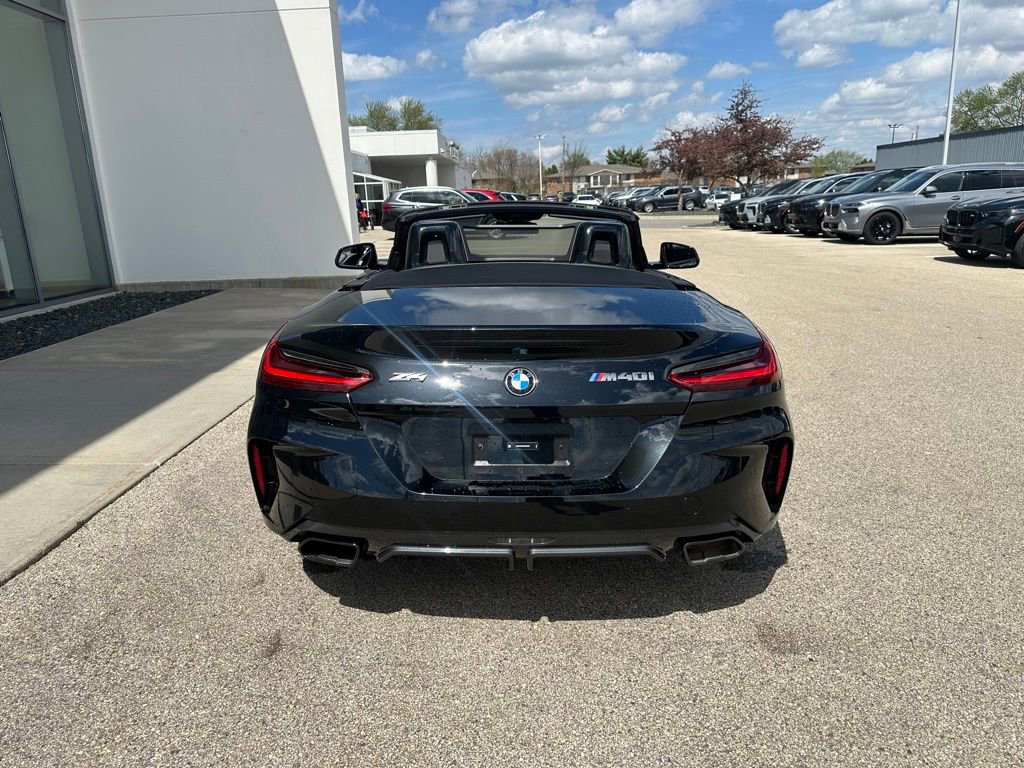 Used 2024 BMW Z4 M40i w/ Shadowloine Package RWD image 3