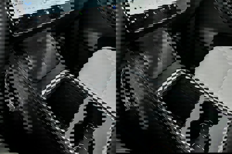 Used 2022 Tesla Model Y Long Range image 37