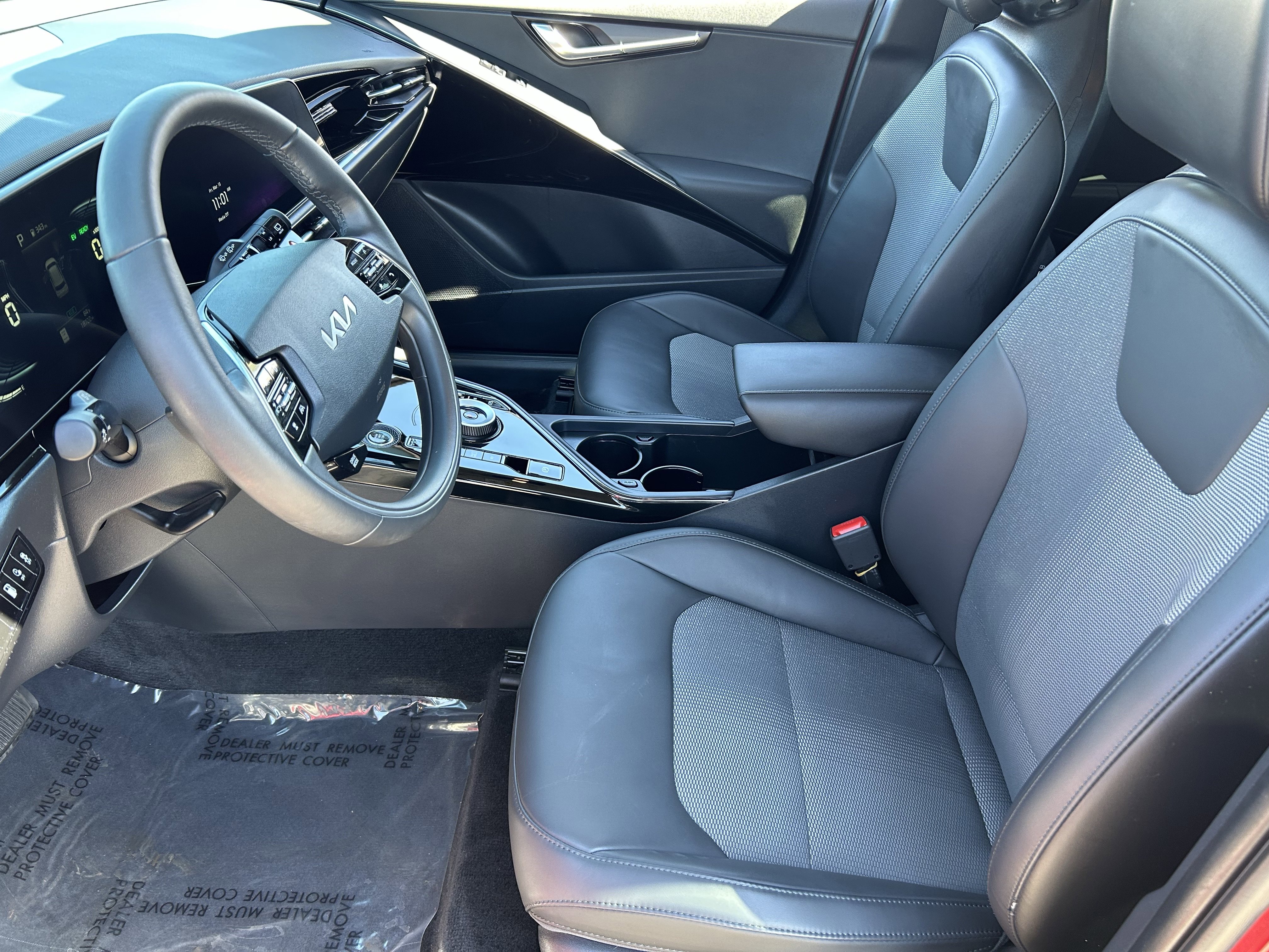 Used 2025 Kia Niro EX image 18