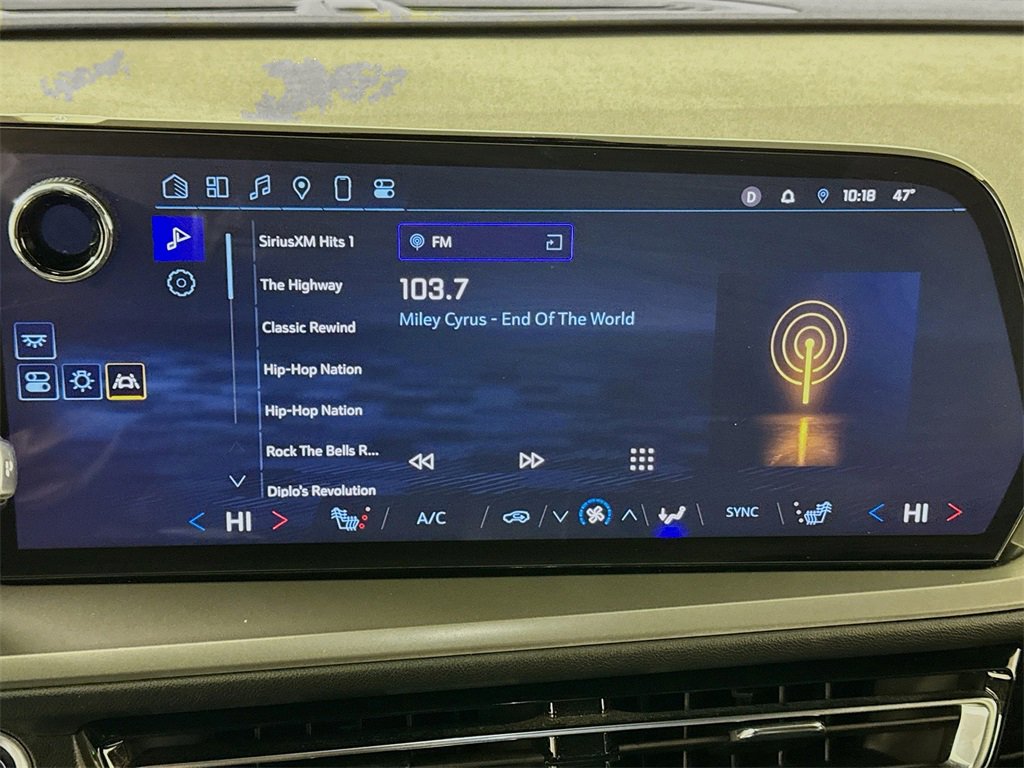 Used 2025 Chevrolet Traverse LT image 13