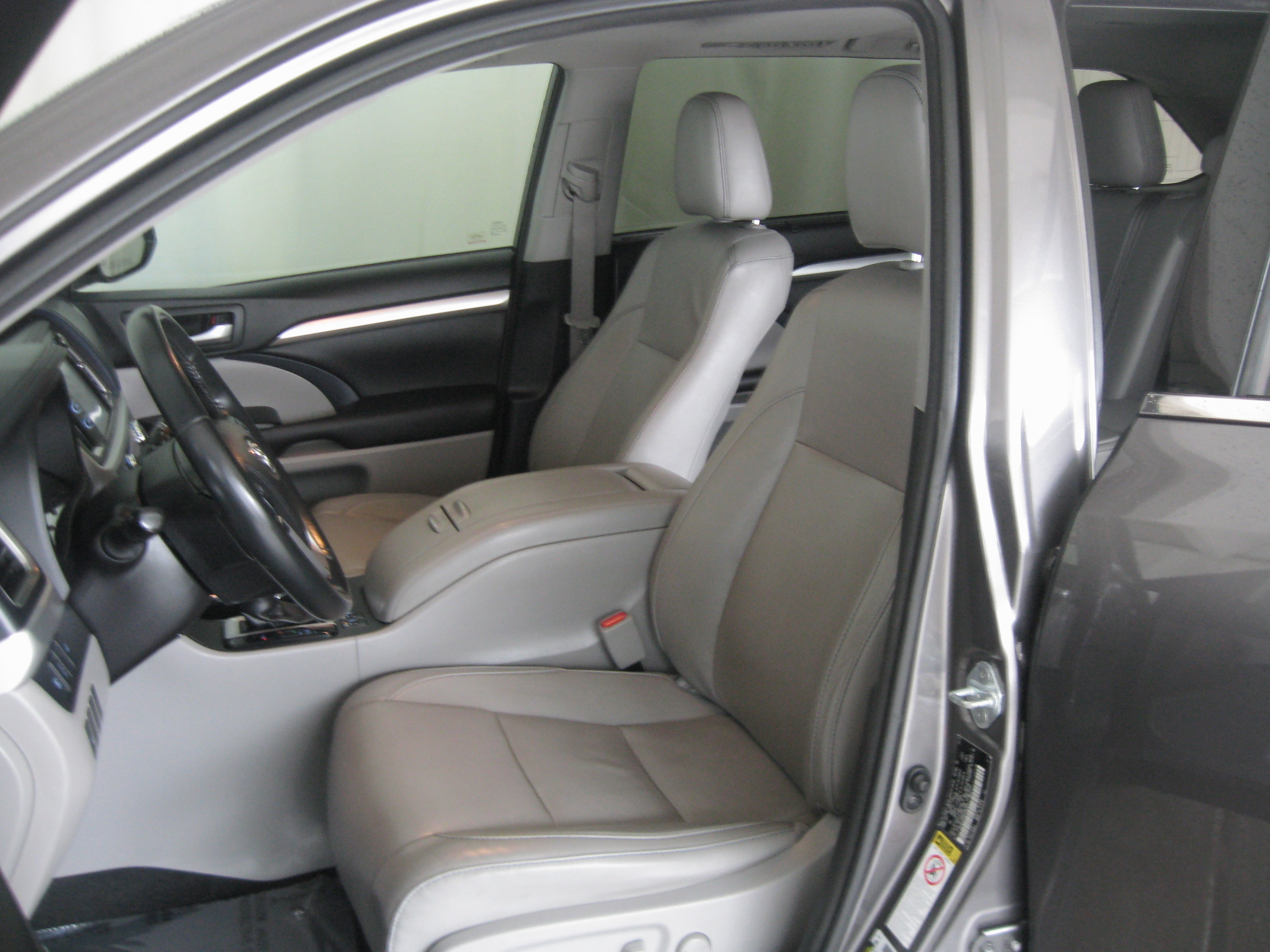 Used 2017 Toyota Highlander XLE image 9