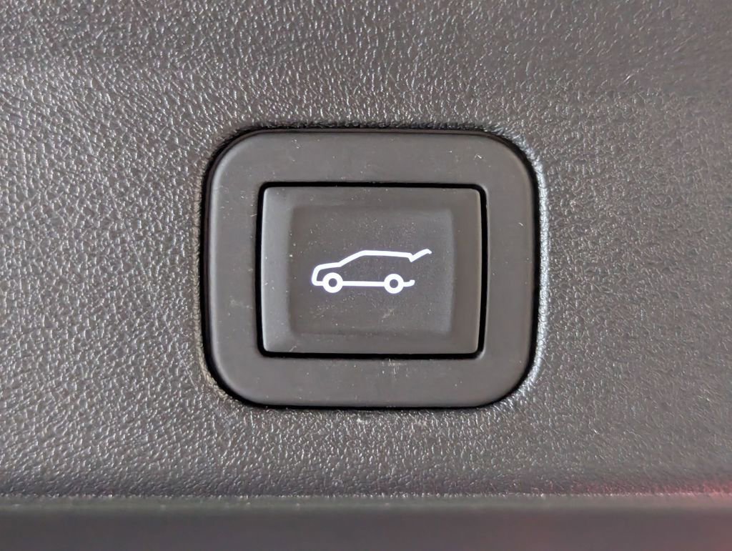 Used 2025 Cadillac Escalade IQ Luxury 2 w/ LPO, Premium Carpet Package image 26