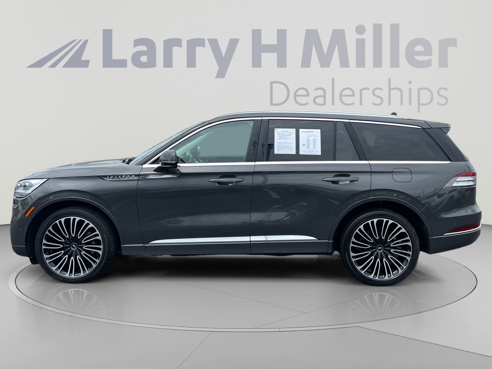 Used 2023 Lincoln Aviator Black Label w/ Dynamic Handling Package AWD/4WD image 2