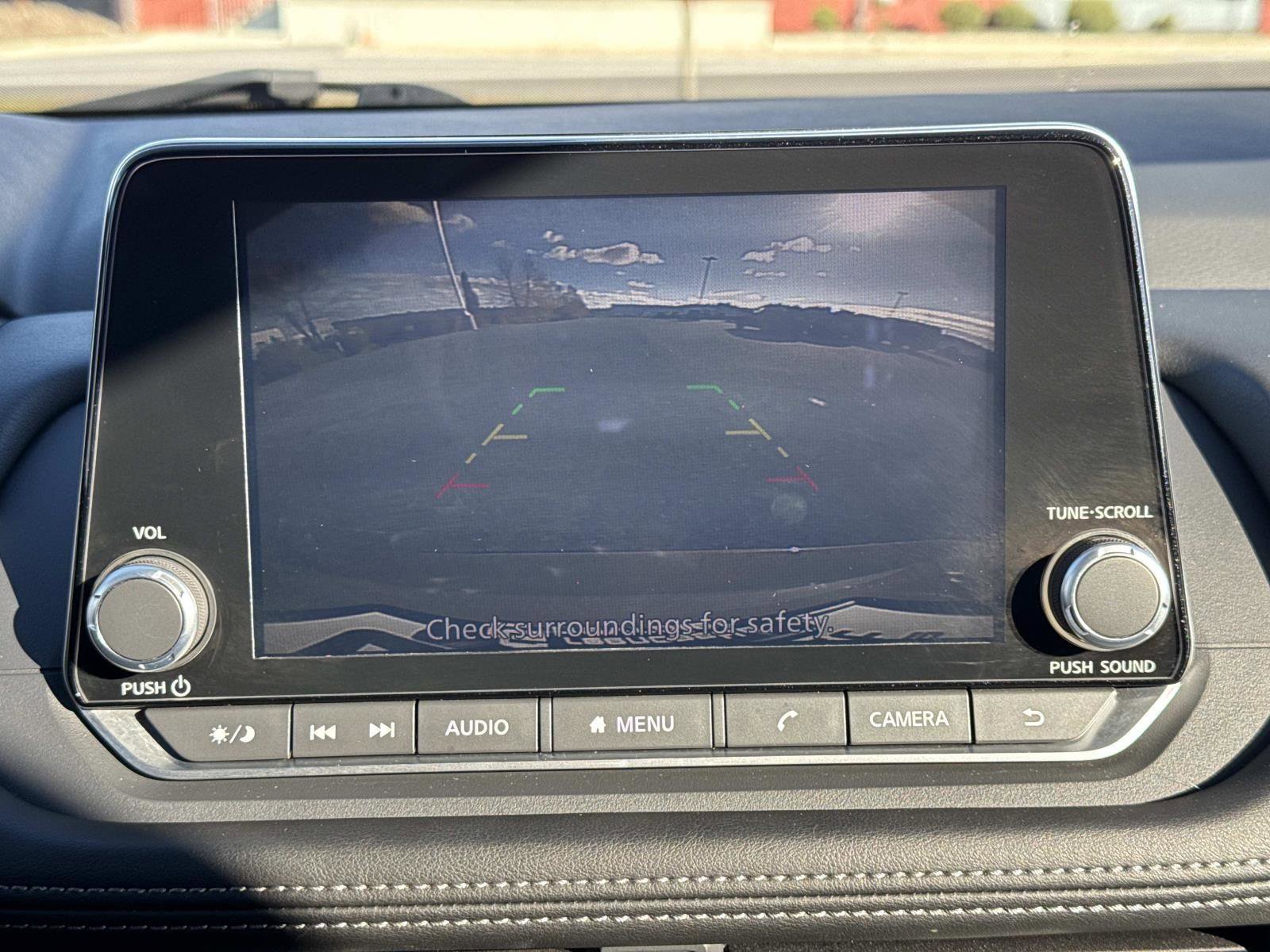 Used 2024 Nissan Rogue SV image 4