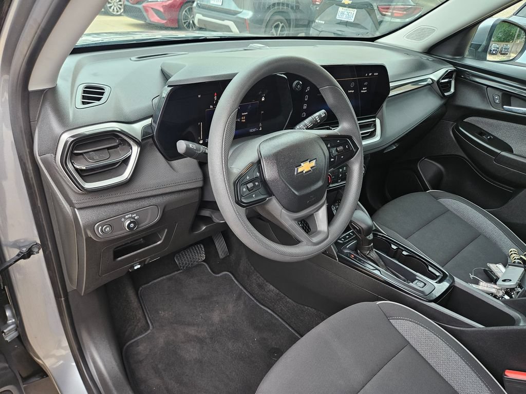 Used 2025 Chevrolet TrailBlazer LT AWD/4WD image 14