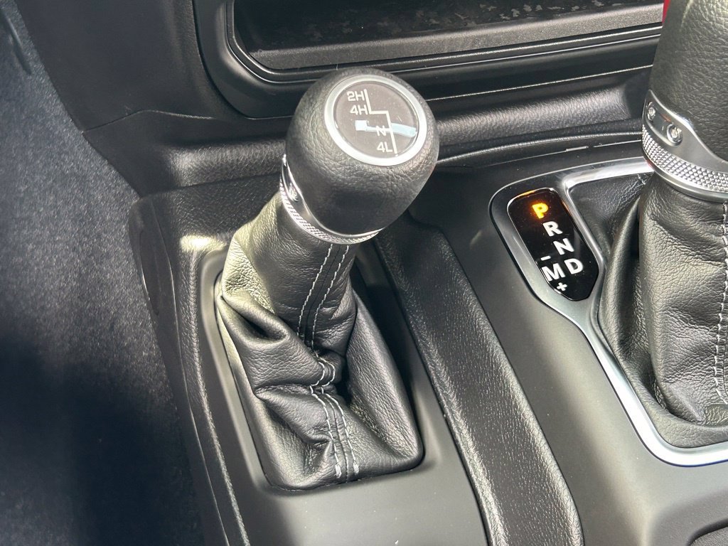 Used 2024 Jeep Wrangler Unlimited Sahara AWD/4WD image 36