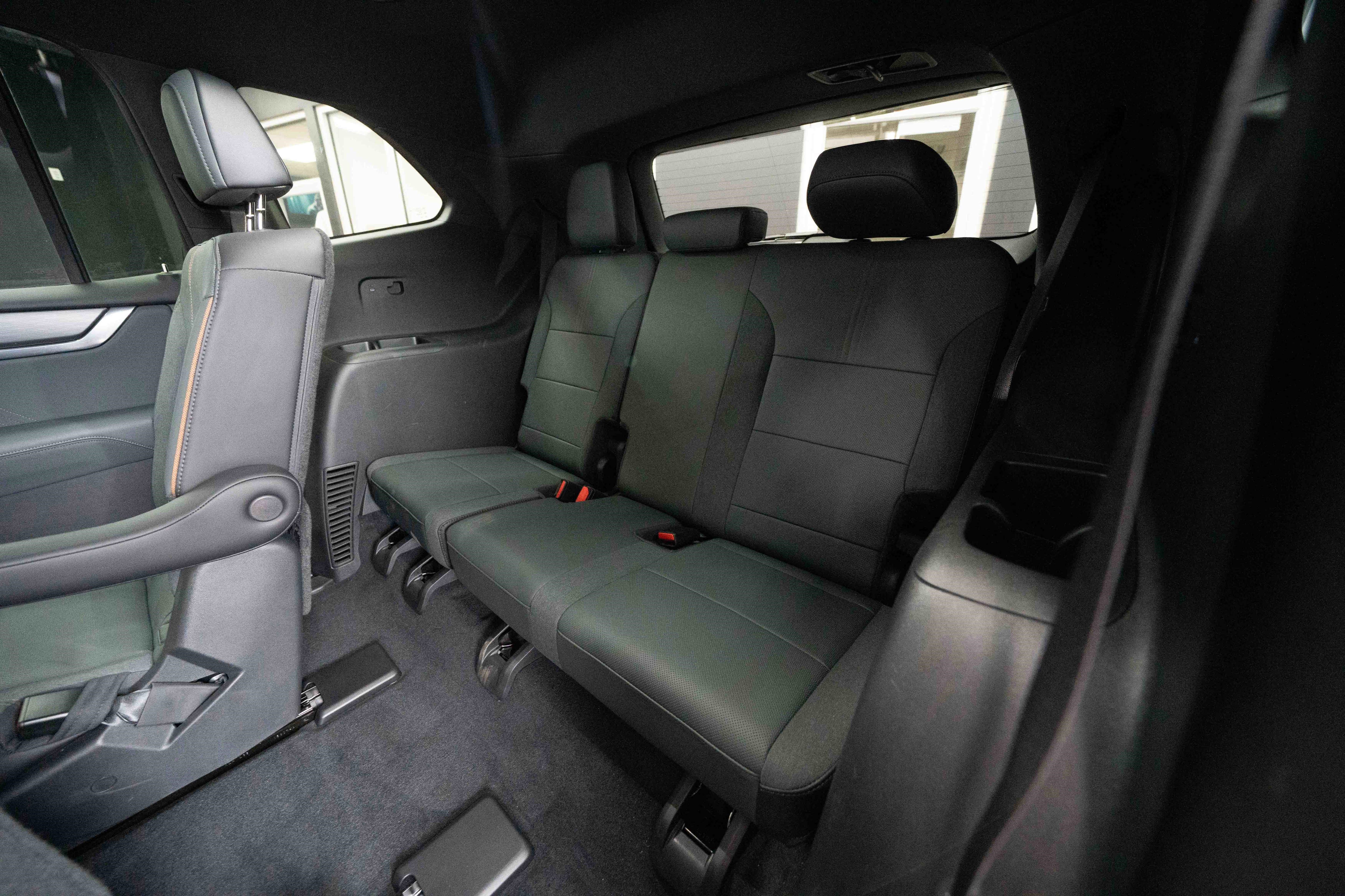 Used 2024 GMC Acadia AT4 w/ Luxury Package image 24