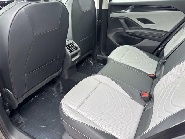 New 2026 Volkswagen Tiguan SE FWD image 21