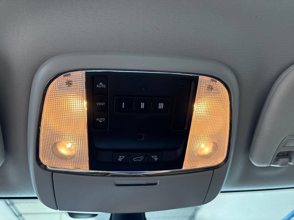 Used 2018 Dodge Durango Citadel w/ Technology Group RWD image 14
