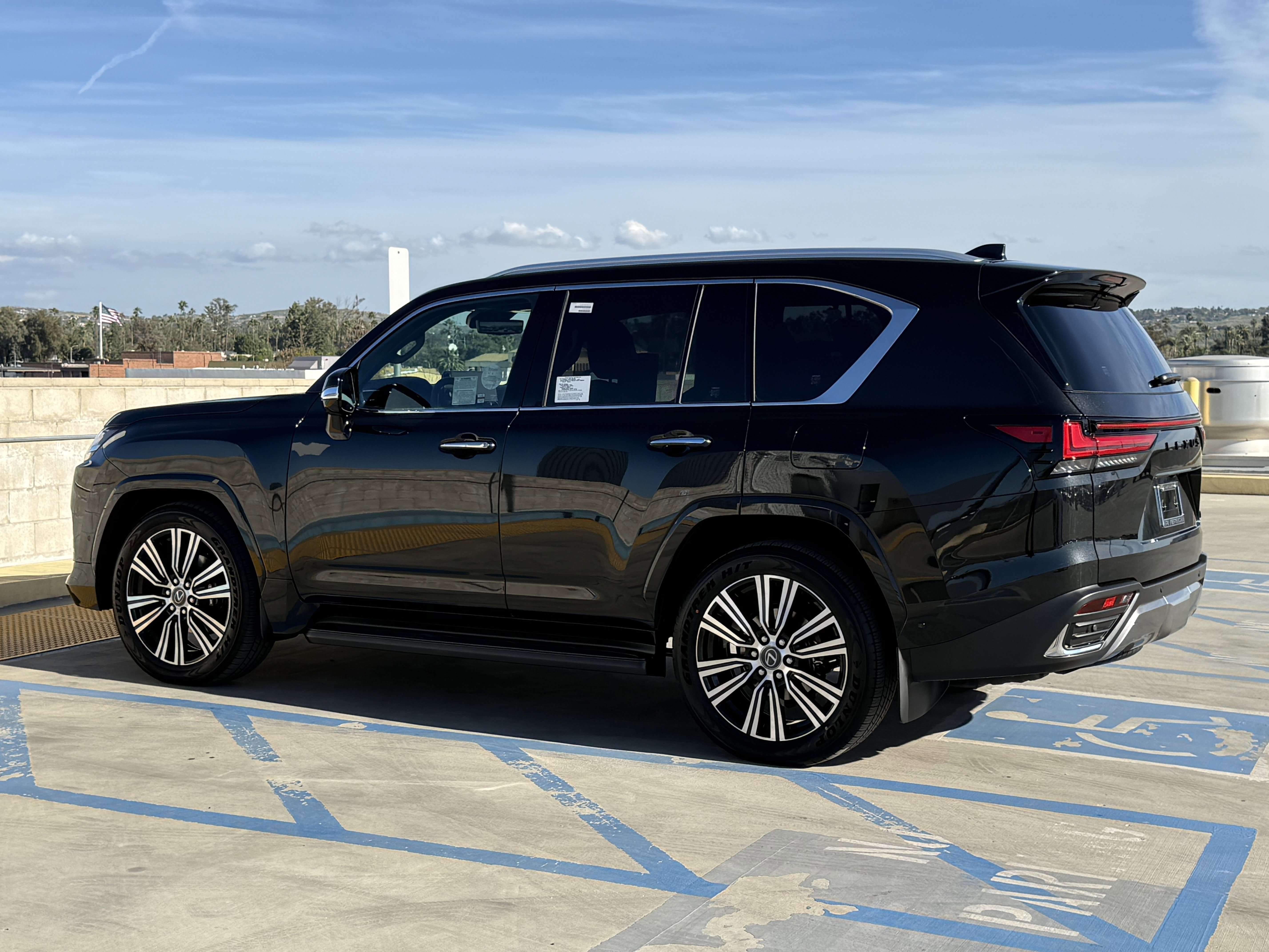 New 2026 Lexus LX 700h Luxury image 9