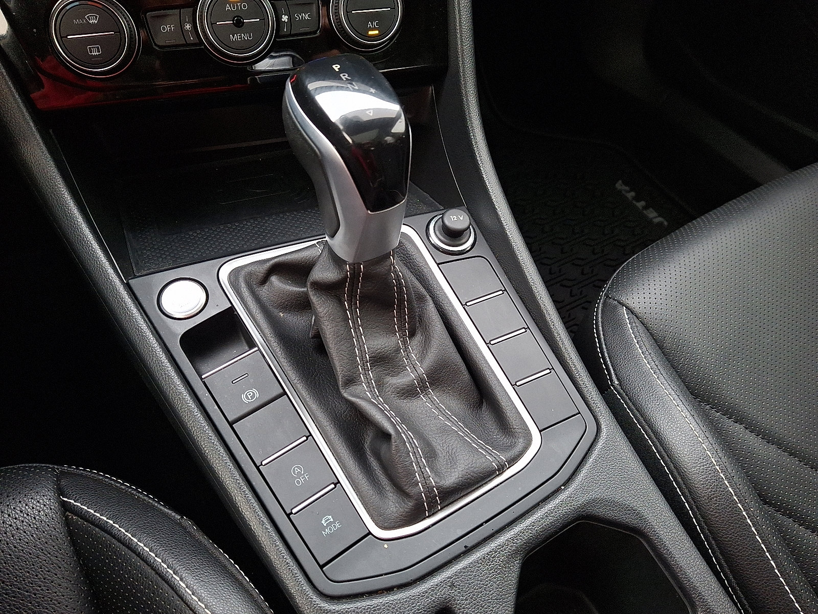 Used 2024 Volkswagen Jetta SEL image 18