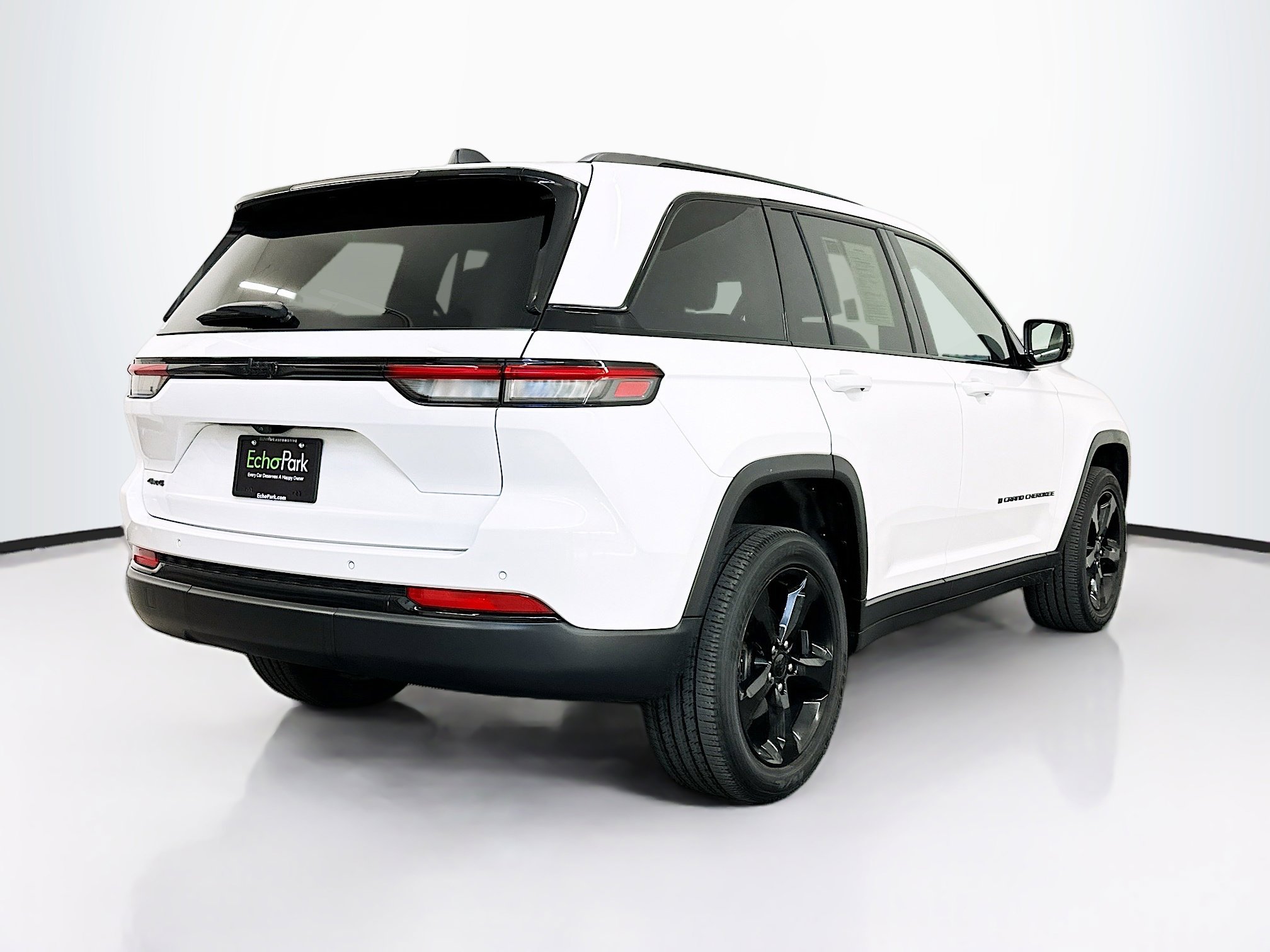 Used 2023 Jeep Grand Cherokee Altitude image 9