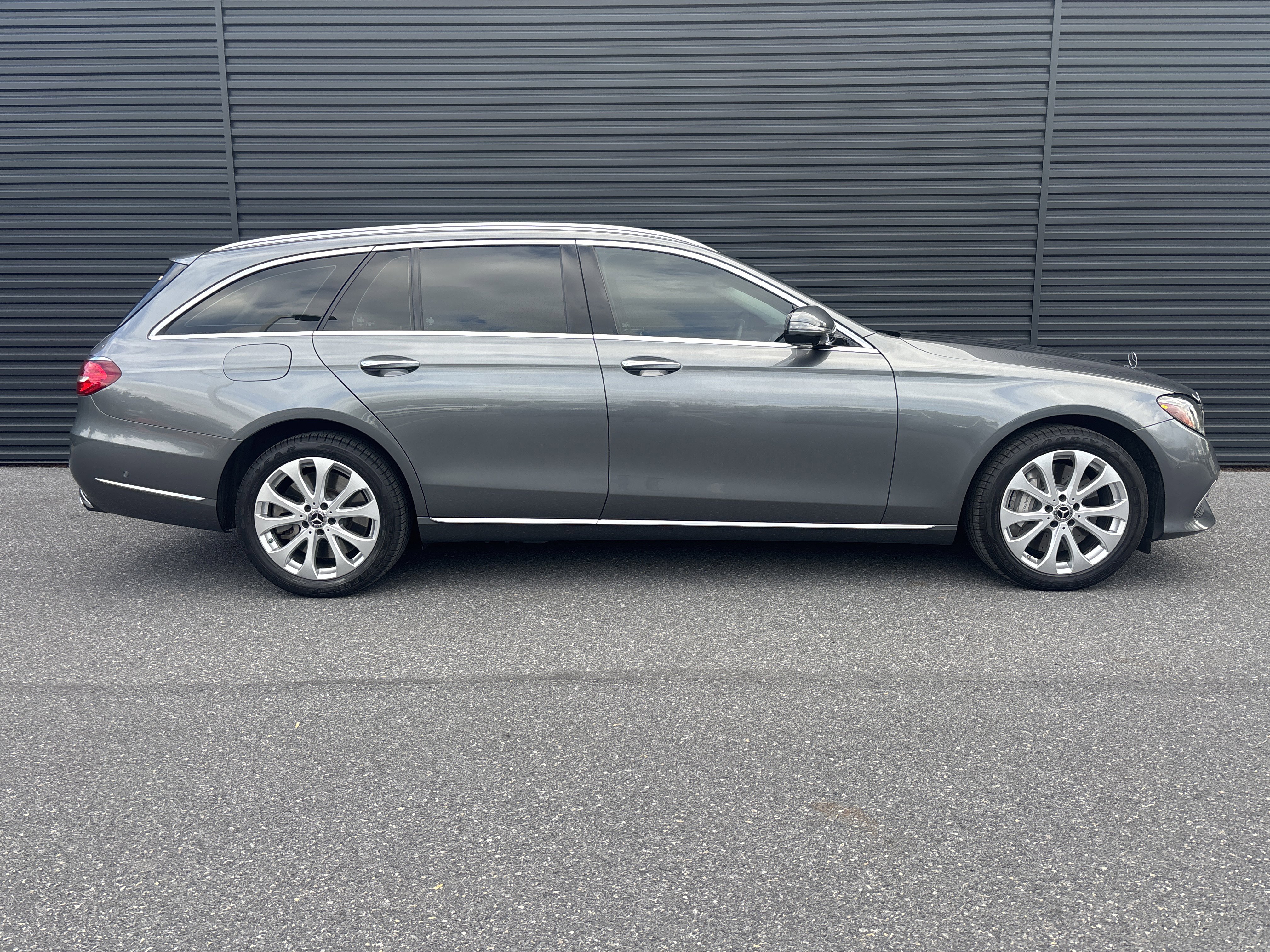 Used 2018 Mercedes-Benz E 400 4MATIC Wagon image 6