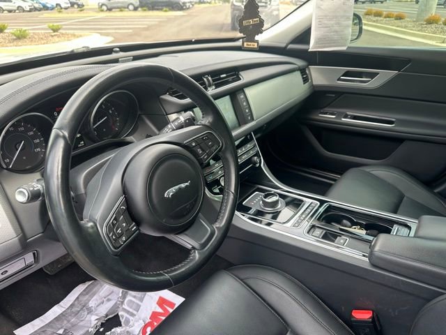 Used 2017 Jaguar XF AWD image 7