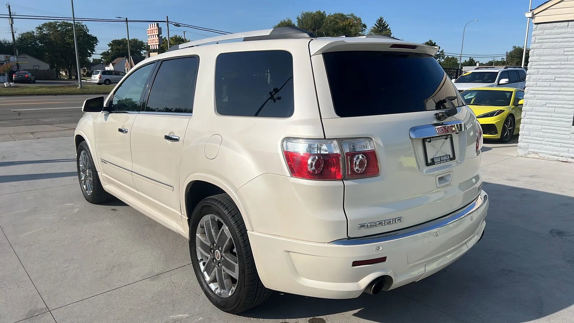 Used 2011 GMC Acadia Denali image 7