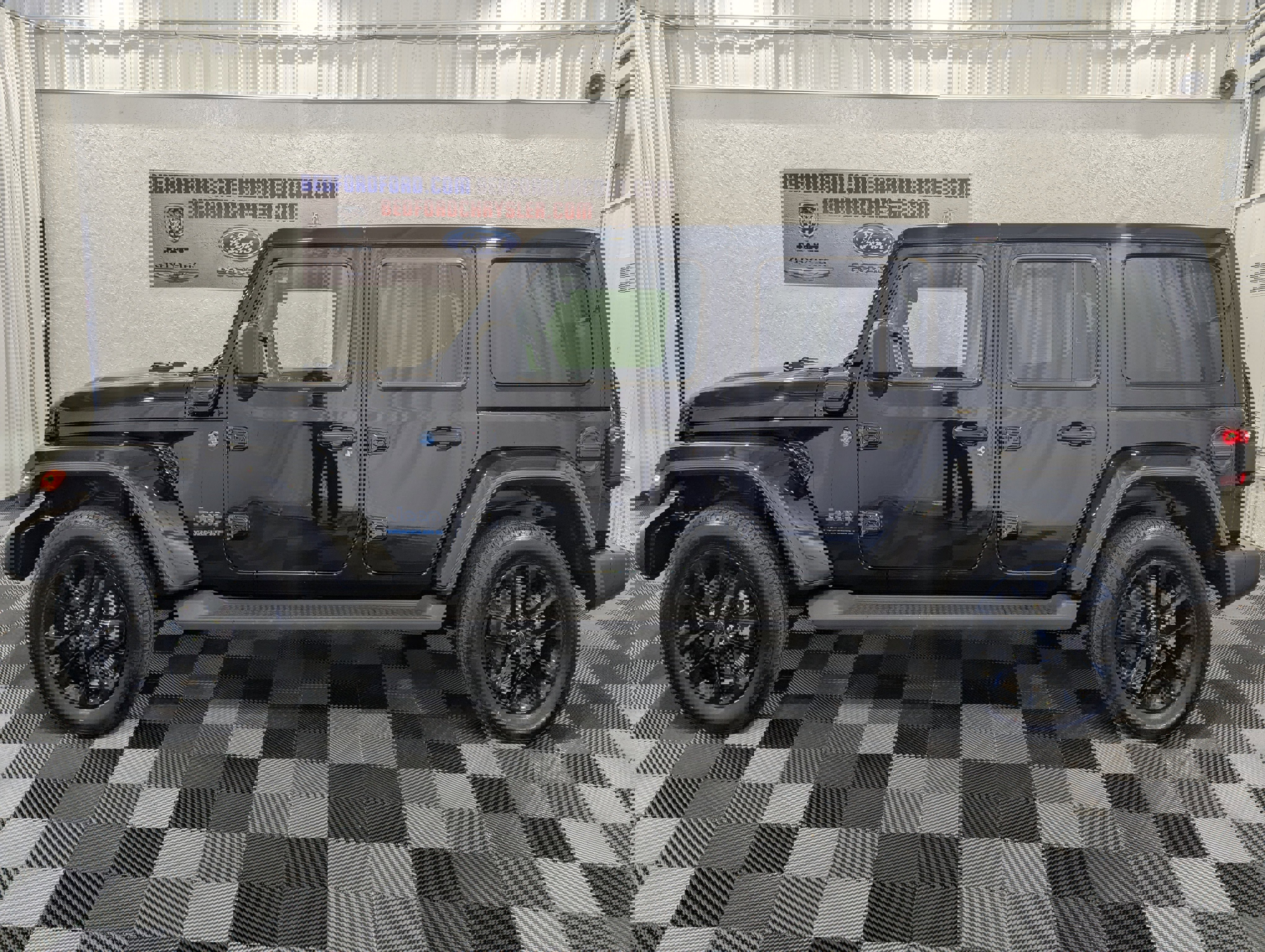 Used 2025 Jeep Wrangler Unlimited Sahara image 2