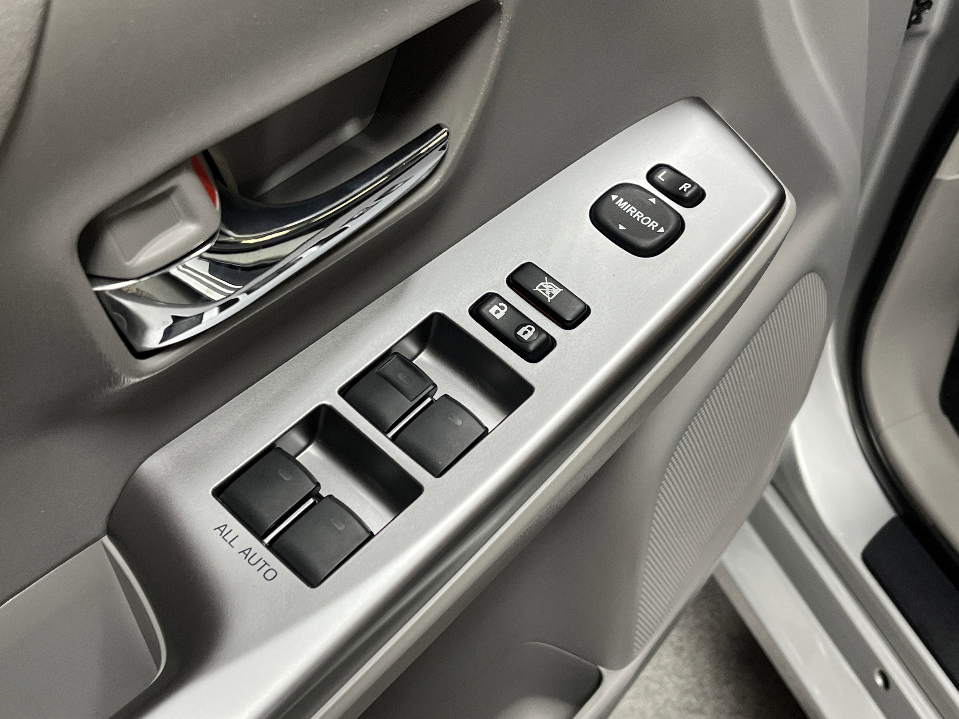 Used 2016 Toyota Prius V Three image 15