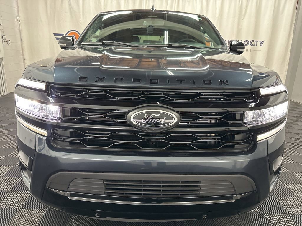 Used 2024 Ford Expedition Limited AWD/4WD image 4